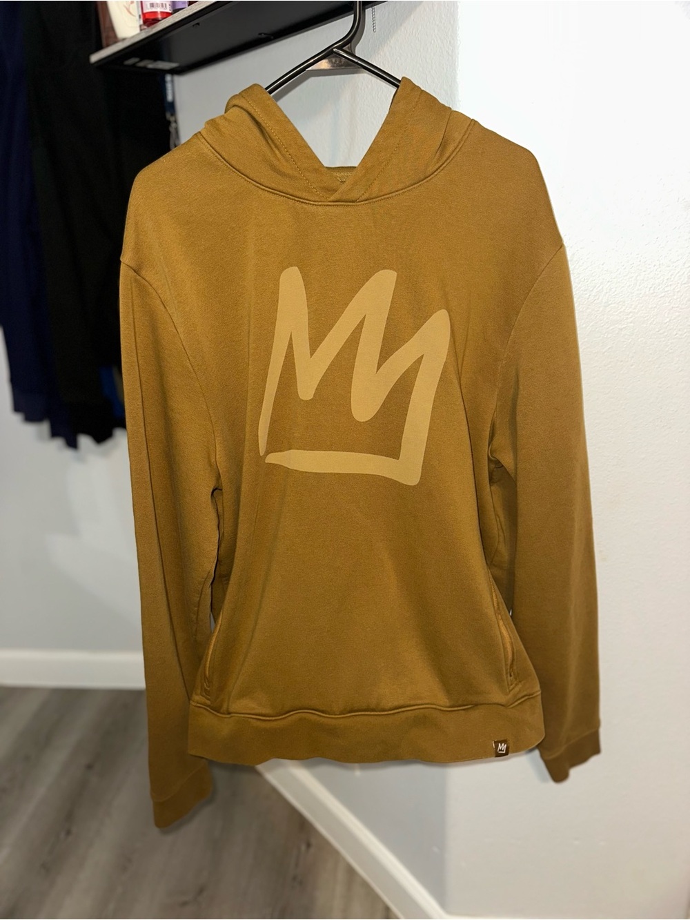 Mammoth Crown Graphic Hoodie Sweatshirt